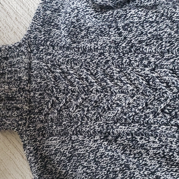 Virgin wool sweater - Picture 2 of 6